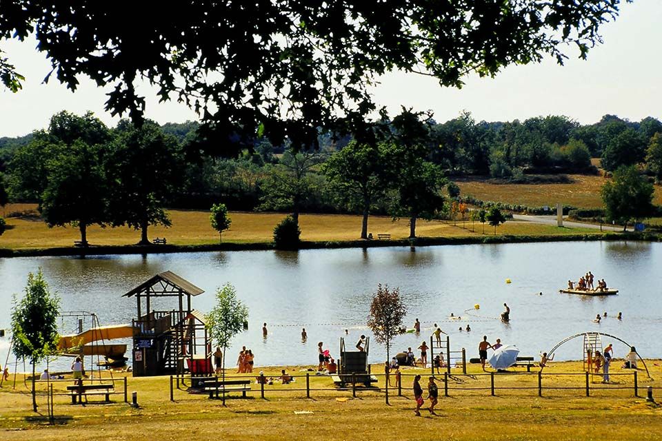 meer vanChaillac bij glamping in Frankrijk