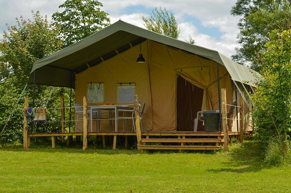 safaritent cotton op kleine camping